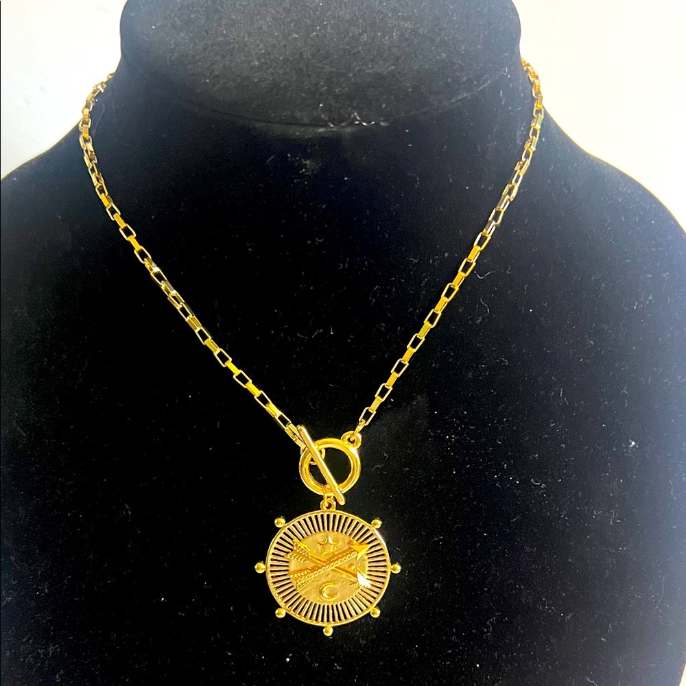 Gold Tone toggle Pendant Necklace